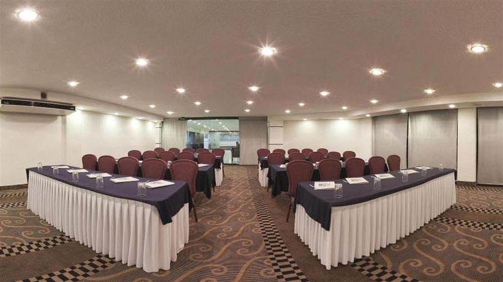 Holiday Inn Express Toluca By Ihg Экстерьер фото