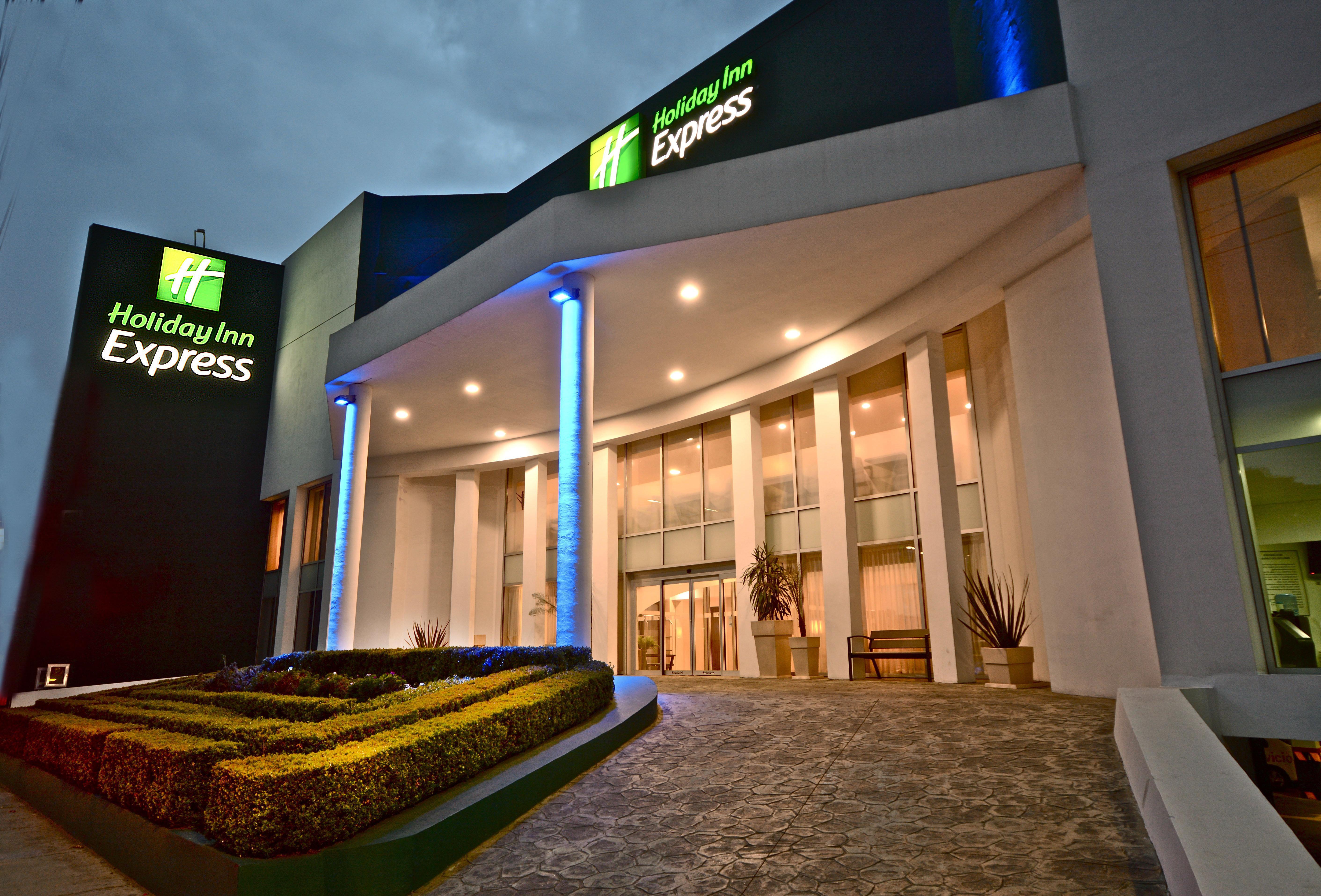 Holiday Inn Express Toluca By Ihg Экстерьер фото