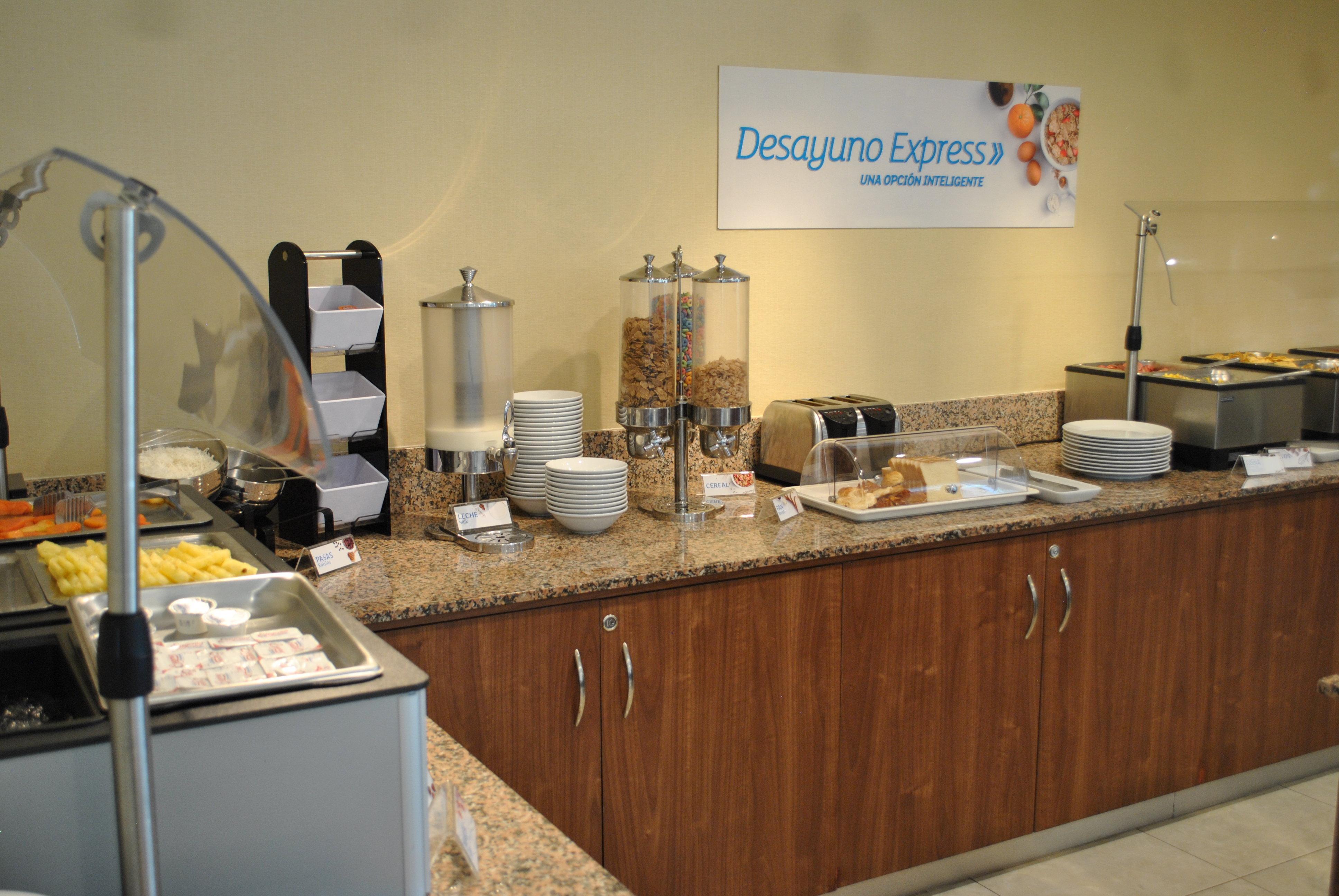 Holiday Inn Express Toluca By Ihg Экстерьер фото