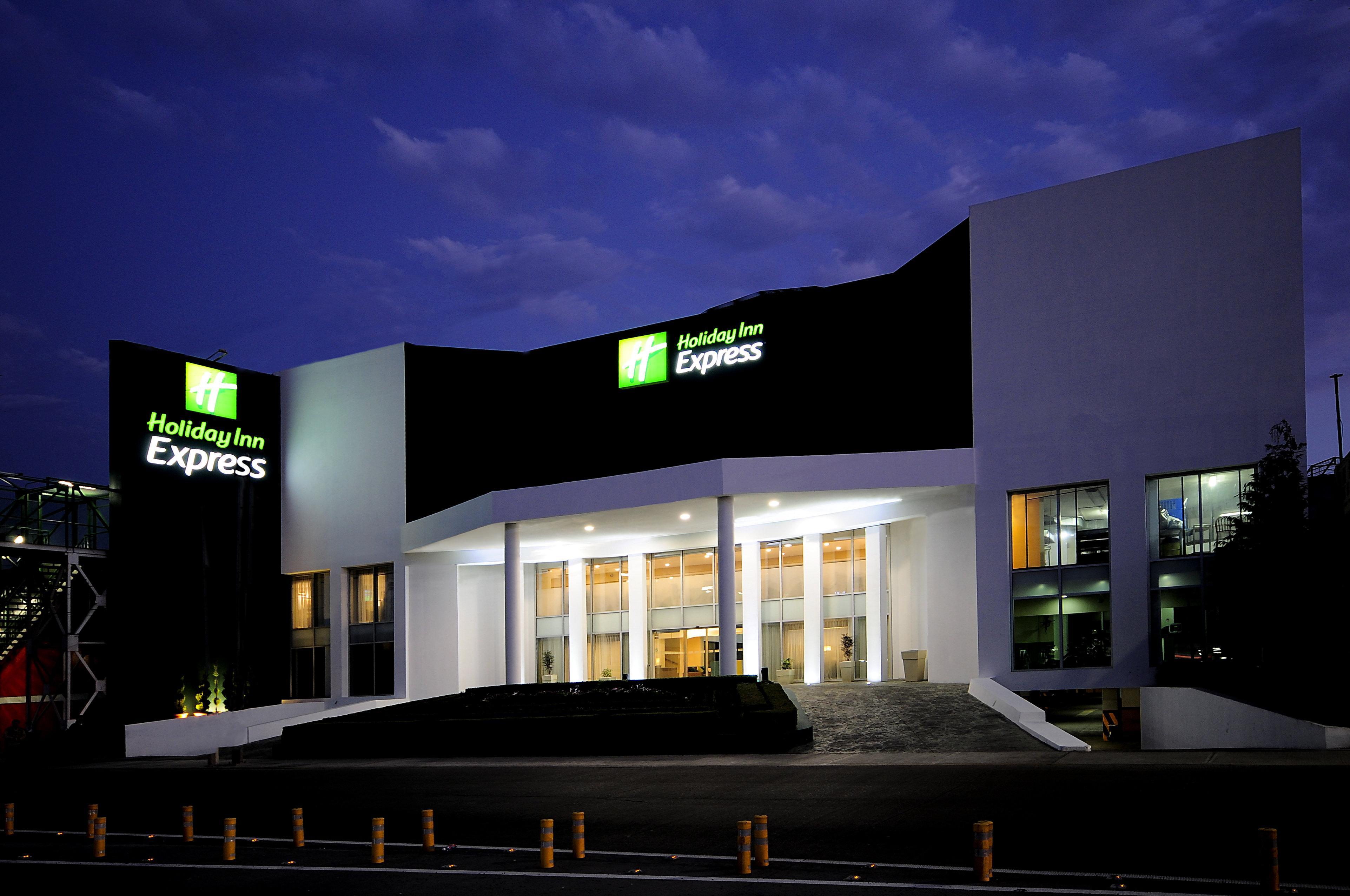 Holiday Inn Express Toluca By Ihg Экстерьер фото