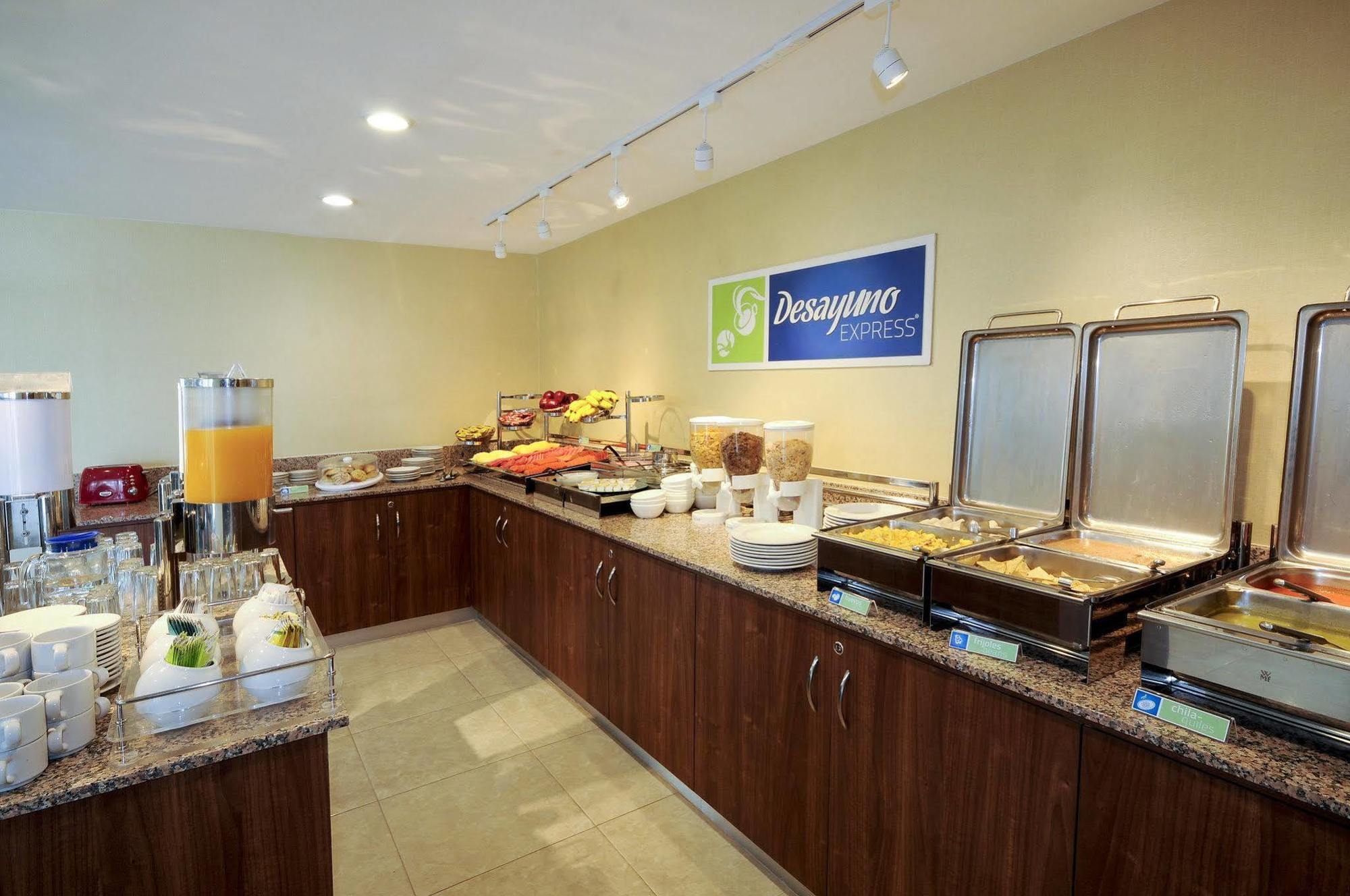 Holiday Inn Express Toluca By Ihg Экстерьер фото