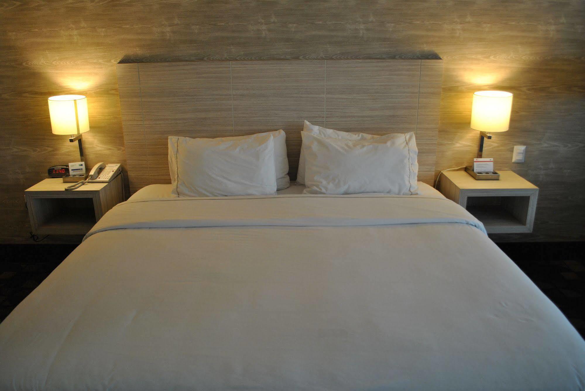 Holiday Inn Express Toluca By Ihg Экстерьер фото