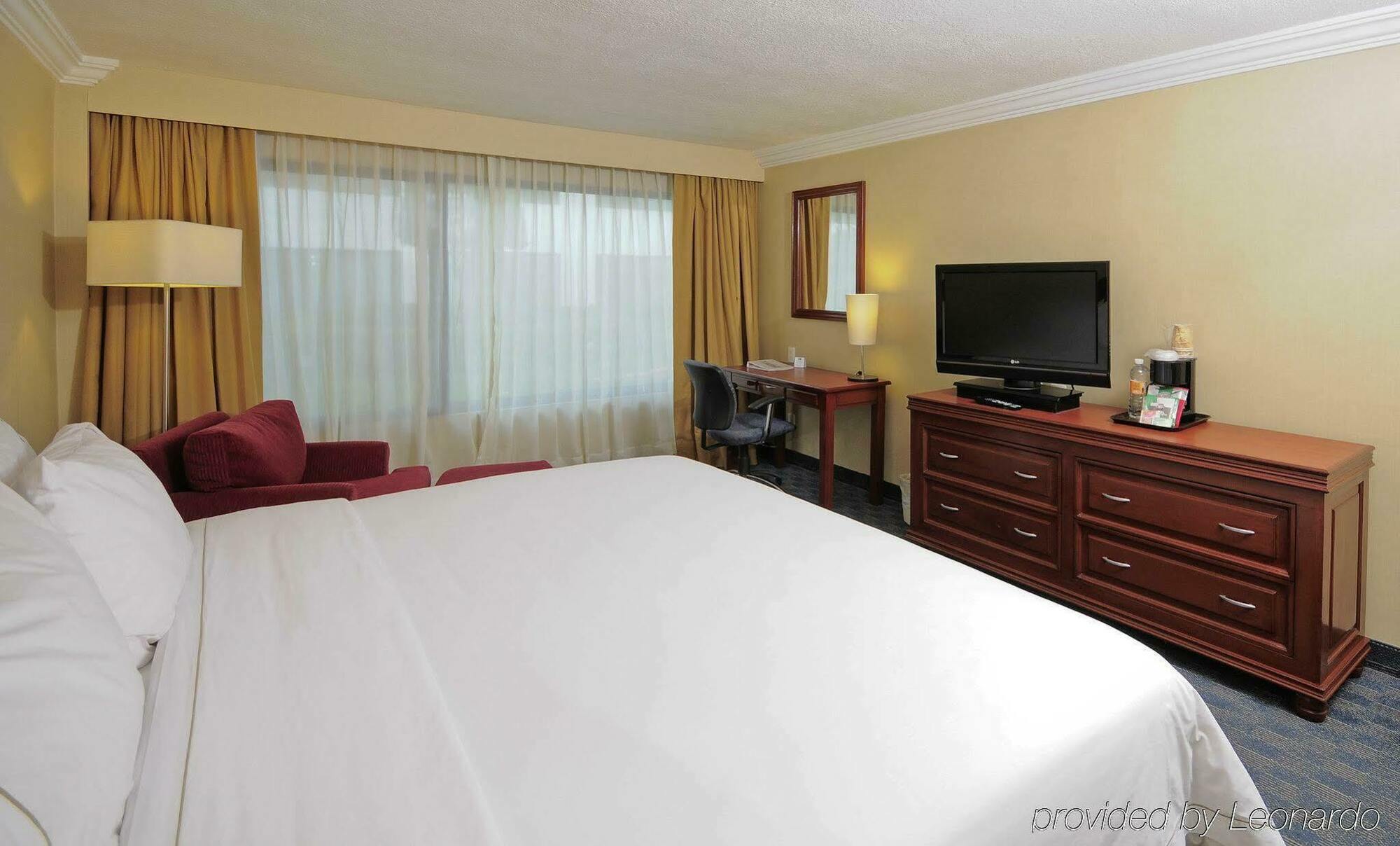 Holiday Inn Express Toluca By Ihg Экстерьер фото