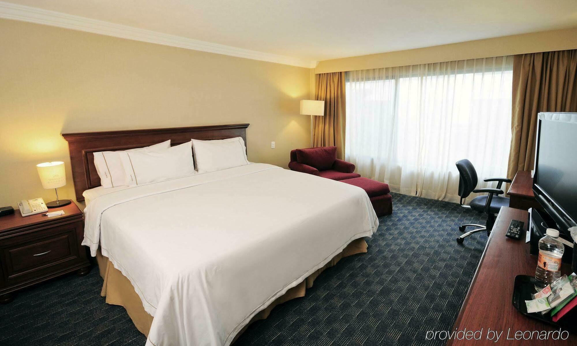 Holiday Inn Express Toluca By Ihg Экстерьер фото